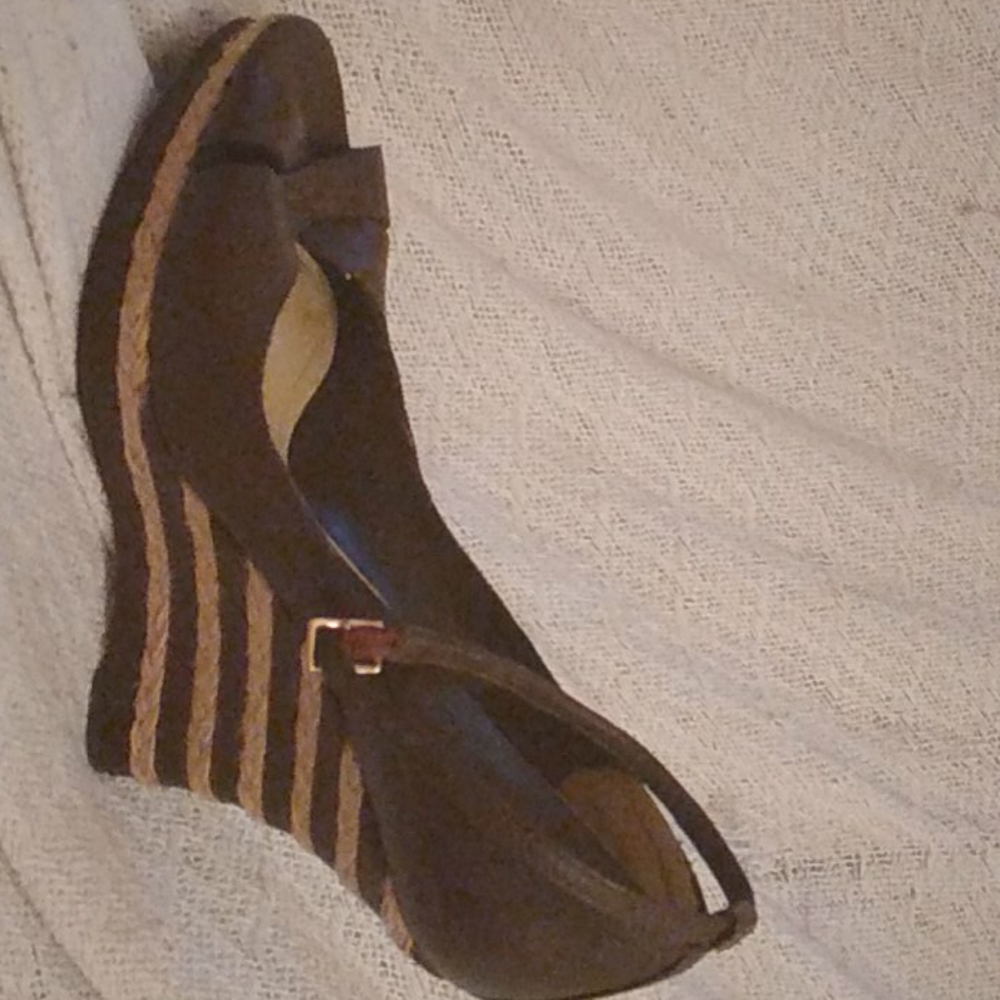 Shoes - Picture 2 of 4